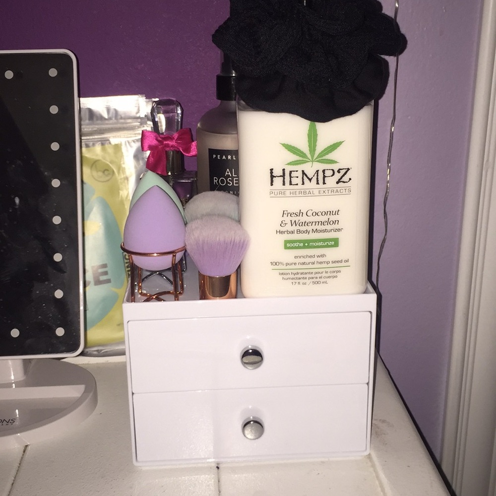 White make up box